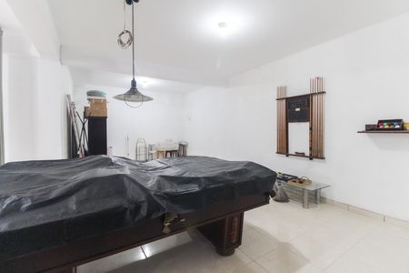 Casa à venda com 365m², 4 quartos e 3 vagas Casa à venda com 365m², 4 quartos e 3 vagasÁrea Externa Casa 2