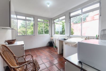 Casa à venda com 365m², 4 quartos e 3 vagas Casa à venda com 365m², 4 quartos e 3 vagasÁrea de Serviço