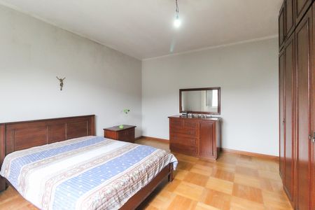 Casa à venda com 365m², 4 quartos e 3 vagas Casa à venda com 365m², 4 quartos e 3 vagasQuarto 1 - Suíte