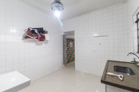 Casa à venda com 365m², 4 quartos e 3 vagas Casa à venda com 365m², 4 quartos e 3 vagasCozinha Casa 2