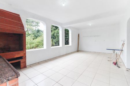 Casa à venda com 365m², 4 quartos e 3 vagas Casa à venda com 365m², 4 quartos e 3 vagasÁrea Externa Casa 2
