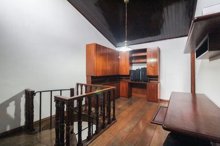 Casa à venda com 365m², 4 quartos e 3 vagas Casa à venda com 365m², 4 quartos e 3 vagasHall