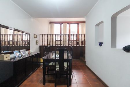 Casa à venda com 365m², 4 quartos e 3 vagas Casa à venda com 365m², 4 quartos e 3 vagasSala