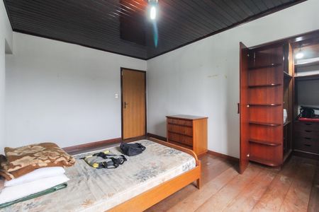 Casa à venda com 365m², 4 quartos e 3 vagas Casa à venda com 365m², 4 quartos e 3 vagasQuarto 2 - Suíte