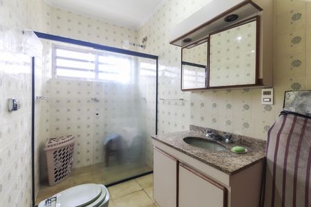 Casa à venda com 365m², 4 quartos e 3 vagas Casa à venda com 365m², 4 quartos e 3 vagasBanheiro Quarto 1 - Suíte