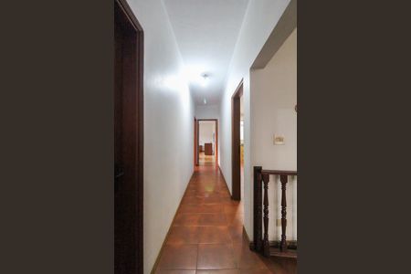 Casa à venda com 365m², 4 quartos e 3 vagas Casa à venda com 365m², 4 quartos e 3 vagasCorredor