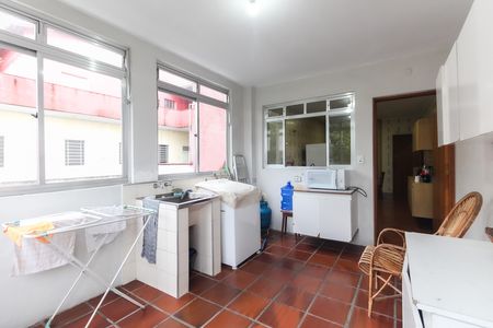 Casa à venda com 365m², 4 quartos e 3 vagas Casa à venda com 365m², 4 quartos e 3 vagasÁrea de Serviço