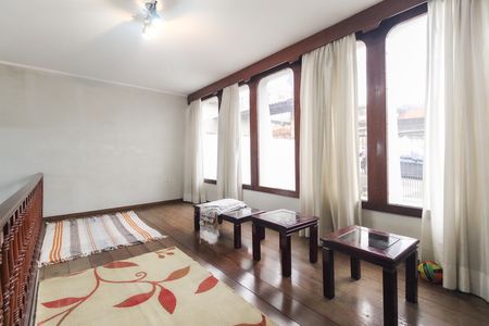 Casa à venda com 365m², 4 quartos e 3 vagas Casa à venda com 365m², 4 quartos e 3 vagasSala