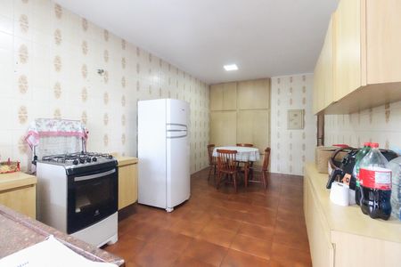 Casa à venda com 365m², 4 quartos e 3 vagas Casa à venda com 365m², 4 quartos e 3 vagasCozinha