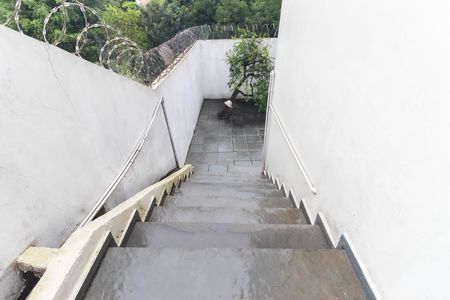 Casa à venda com 365m², 4 quartos e 3 vagas Casa à venda com 365m², 4 quartos e 3 vagasÁrea Externa Casa 2