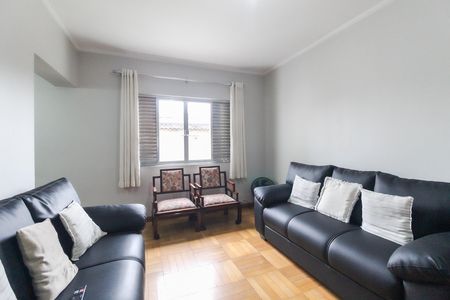 Casa à venda com 365m², 4 quartos e 3 vagas Casa à venda com 365m², 4 quartos e 3 vagasSala
