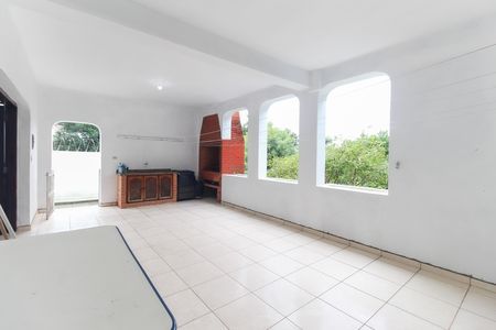 Casa à venda com 365m², 4 quartos e 3 vagas Casa à venda com 365m², 4 quartos e 3 vagasÁrea Externa Casa 2