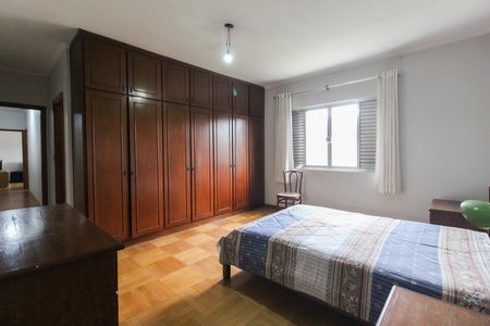 Casa à venda com 365m², 4 quartos e 3 vagas Casa à venda com 365m², 4 quartos e 3 vagasQuarto 1 - Suíte