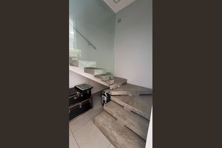 Casa de condomínio à venda com 245m², 3 quartos e 2 vagas