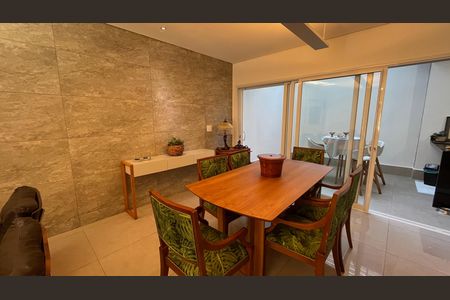 Casa de condomínio à venda com 245m², 3 quartos e 2 vagas