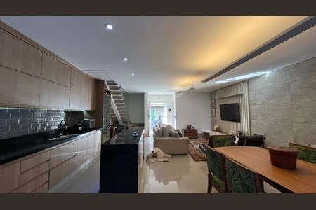 Casa de condomínio à venda com 245m², 3 quartos e 2 vagas