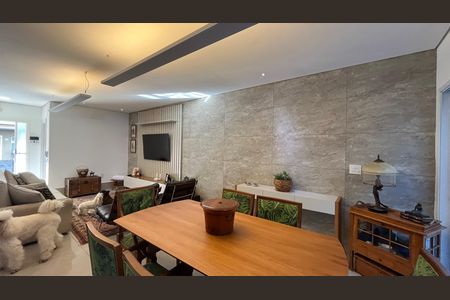 Casa de condomínio à venda com 245m², 3 quartos e 2 vagas