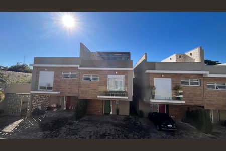 Casa de condomínio à venda com 245m², 3 quartos e 2 vagas