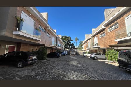 Casa de condomínio à venda com 245m², 3 quartos e 2 vagas