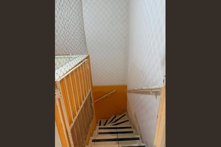 Casa para alugar com 100m², 2 quartos e sem vagaEscada