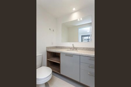 Banheiro social de apartamento para alugar com 2 quartos, 69m² em Auxiliadora, Porto Alegre