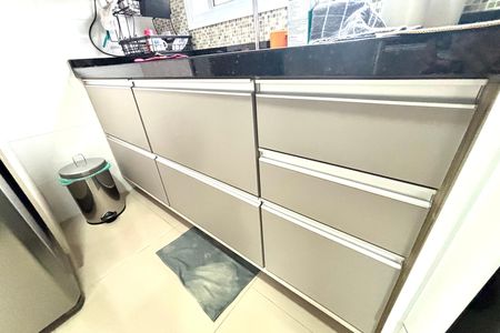 Apartamento à venda com 107m², 2 quartos e 1 vaga Apartamento à venda com 107m², 2 quartos e 1 vagaCozinha - Armários