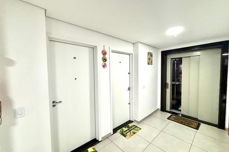 Apartamento à venda com 107m², 2 quartos e 1 vaga Apartamento à venda com 107m², 2 quartos e 1 vagaHall