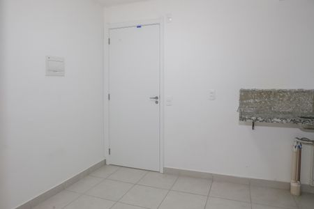 Sala e Sacada de apartamento para alugar com 2 quartos, 34m² em Parque Industrial Tomas Edson, São Paulo