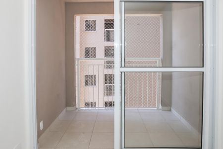 Sala e Sacada de apartamento para alugar com 2 quartos, 34m² em Parque Industrial Tomas Edson, São Paulo