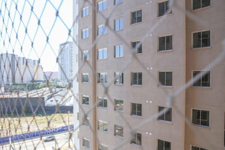 Vista da Sala e Sacada de apartamento para alugar com 2 quartos, 34m² em Parque Industrial Tomas Edson, São Paulo