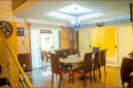 Casa à venda com 450m², 4 quartos e 3 vagas Casa à venda com 450m², 4 quartos e 3 vagasSala de Jantar
