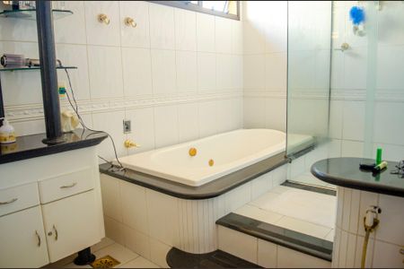 Banheiro da Suíte de casa à venda com 4 quartos, 450m² em Setor Jao, Goiânia