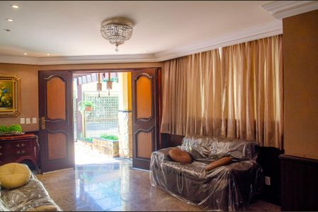 Casa à venda com 450m², 4 quartos e 3 vagas Casa à venda com 450m², 4 quartos e 3 vagasSala