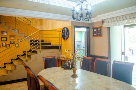 Casa à venda com 450m², 4 quartos e 3 vagas Casa à venda com 450m², 4 quartos e 3 vagasSala de Jantar