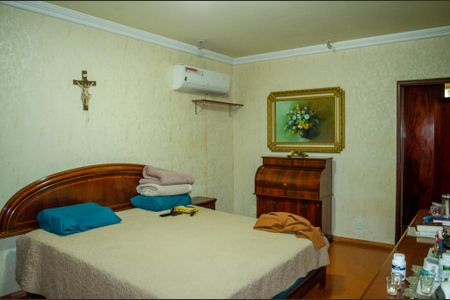 Casa à venda com 450m², 4 quartos e 3 vagas Casa à venda com 450m², 4 quartos e 3 vagasSuíte