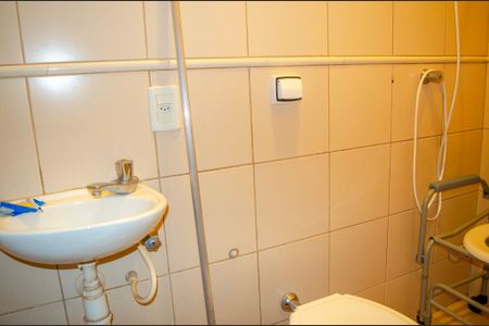 Casa à venda com 450m², 4 quartos e 3 vagas Casa à venda com 450m², 4 quartos e 3 vagasBanheiro de serviço