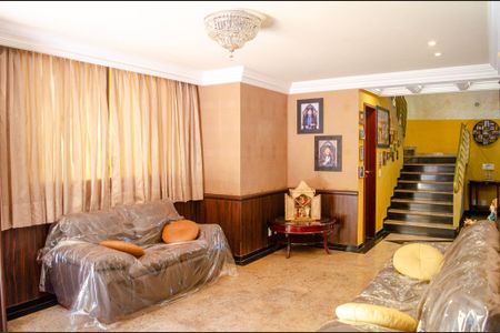 Casa à venda com 450m², 4 quartos e 3 vagas Casa à venda com 450m², 4 quartos e 3 vagasSala