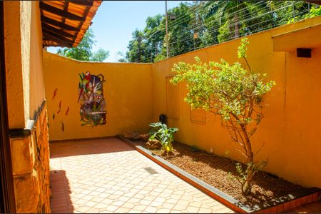 Casa à venda com 450m², 4 quartos e 3 vagas Casa à venda com 450m², 4 quartos e 3 vagasQuintal