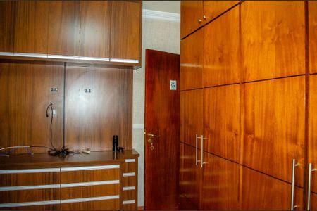 Casa à venda com 450m², 4 quartos e 3 vagas Casa à venda com 450m², 4 quartos e 3 vagasQuarto 4