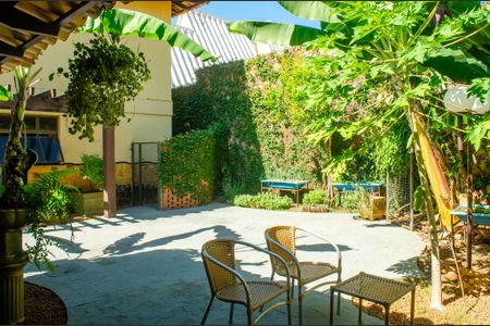 Casa à venda com 450m², 4 quartos e 3 vagas Casa à venda com 450m², 4 quartos e 3 vagasQuintal