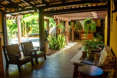 Casa à venda com 450m², 4 quartos e 3 vagas Casa à venda com 450m², 4 quartos e 3 vagasVaranda