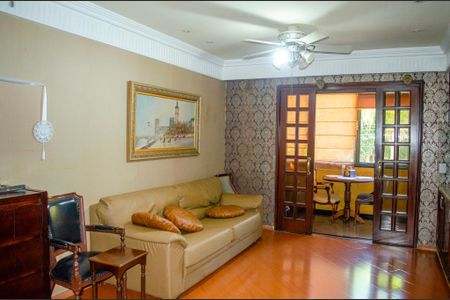 Casa à venda com 450m², 4 quartos e 3 vagas Casa à venda com 450m², 4 quartos e 3 vagasSala de TV