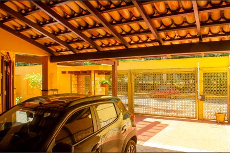 Casa à venda com 450m², 4 quartos e 3 vagas Casa à venda com 450m², 4 quartos e 3 vagasGaragem
