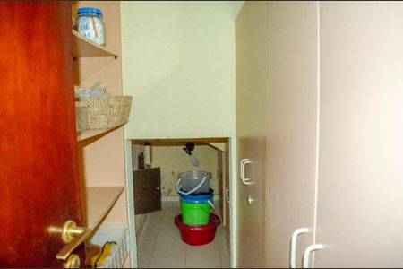 Casa à venda com 450m², 4 quartos e 3 vagas Casa à venda com 450m², 4 quartos e 3 vagasDepósito