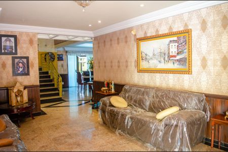 Casa à venda com 450m², 4 quartos e 3 vagas Casa à venda com 450m², 4 quartos e 3 vagasSala