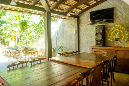 Casa à venda com 450m², 4 quartos e 3 vagas Casa à venda com 450m², 4 quartos e 3 vagasÁrea gourmet