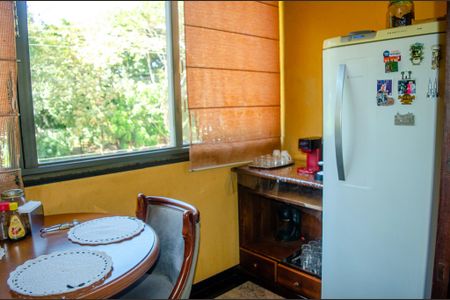 Casa à venda com 450m², 4 quartos e 3 vagas Casa à venda com 450m², 4 quartos e 3 vagasSacada
