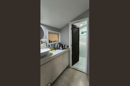 Casa de condomínio à venda com 140m², 3 quartos e 2 vagas Casa de condomínio à venda com 140m², 3 quartos e 2 vagasBanheiro da Suíte 1