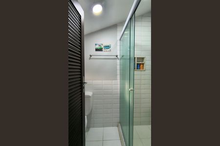 Casa de condomínio à venda com 140m², 3 quartos e 2 vagas Casa de condomínio à venda com 140m², 3 quartos e 2 vagasBanheiro da Suíte 1