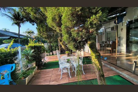 Casa de condomínio à venda com 140m², 3 quartos e 2 vagas Casa de condomínio à venda com 140m², 3 quartos e 2 vagasQuintal